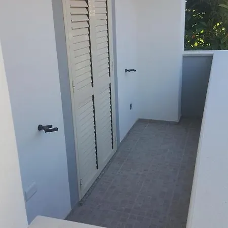 Elegant H24 Apartman *